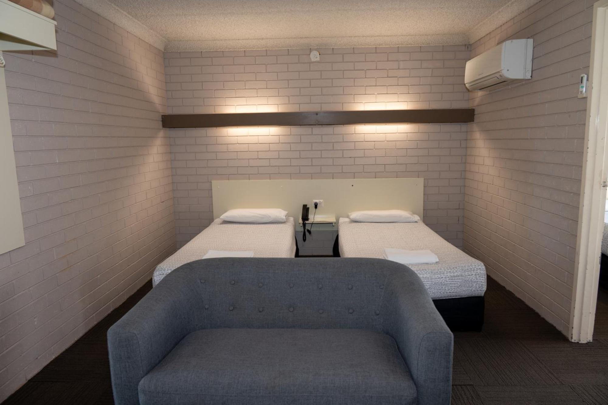 Tumut Valley Motel Pet Friendly Dış mekan fotoğraf