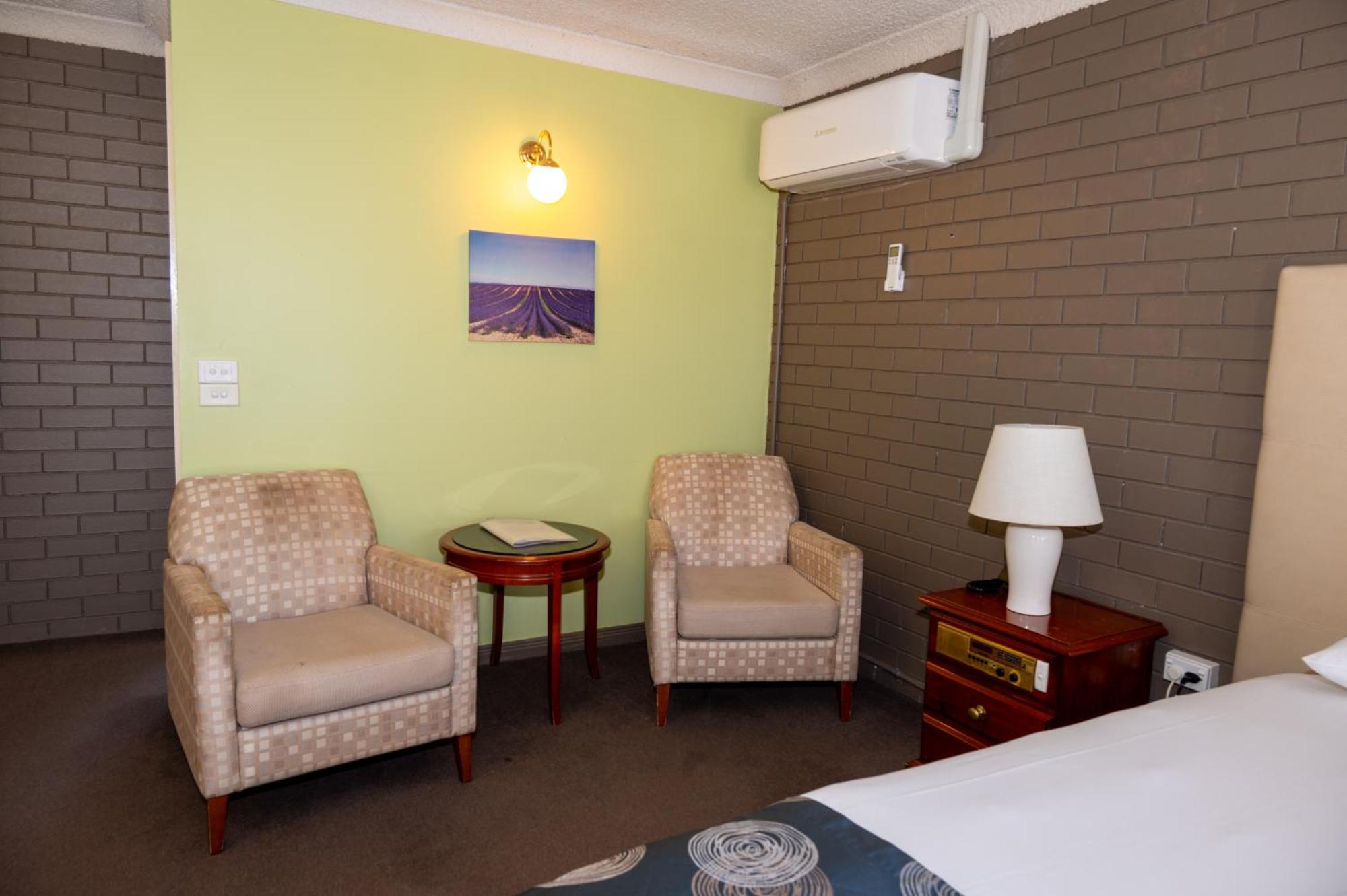 Tumut Valley Motel Pet Friendly Dış mekan fotoğraf