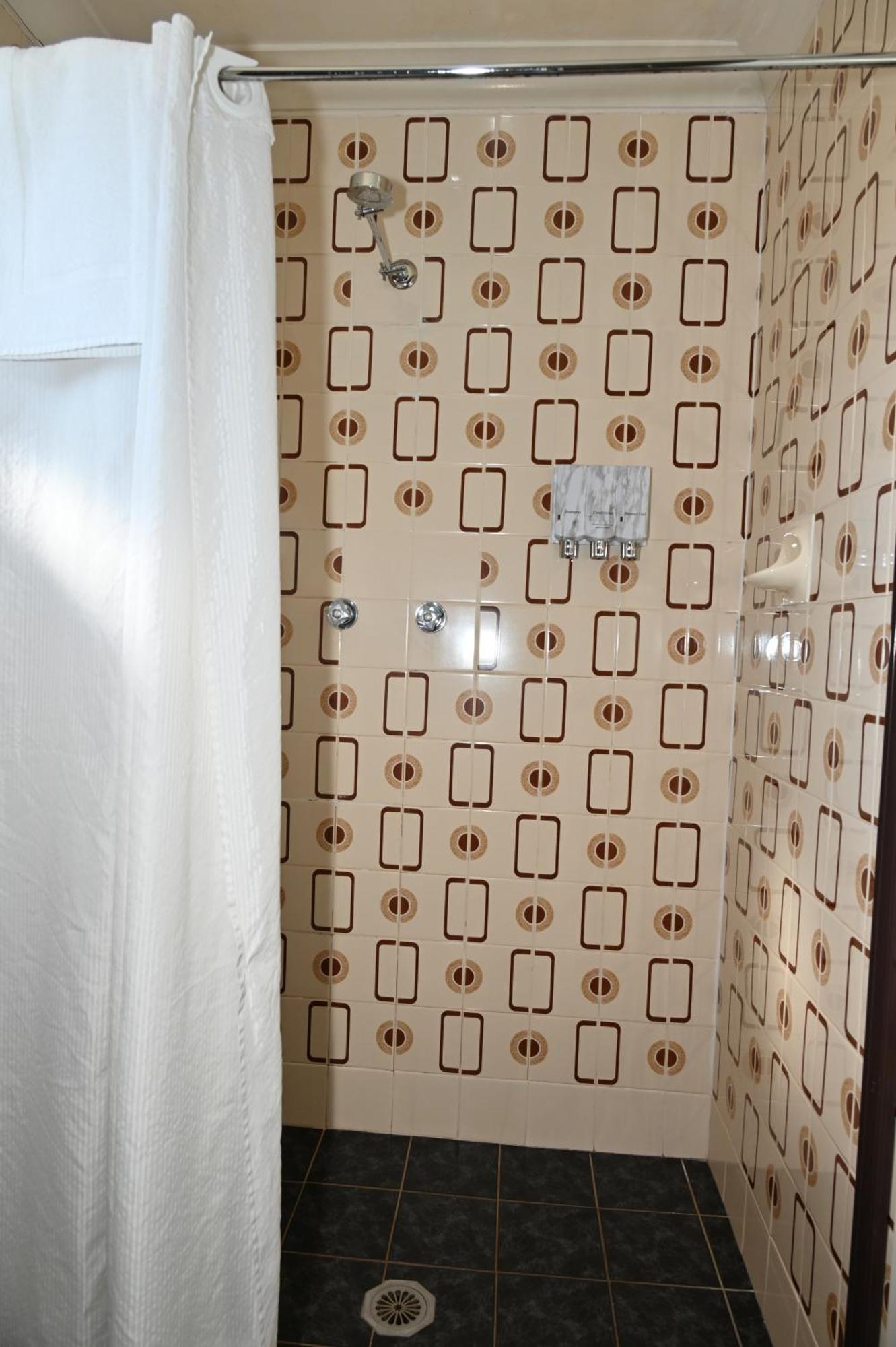 Tumut Valley Motel Pet Friendly Dış mekan fotoğraf