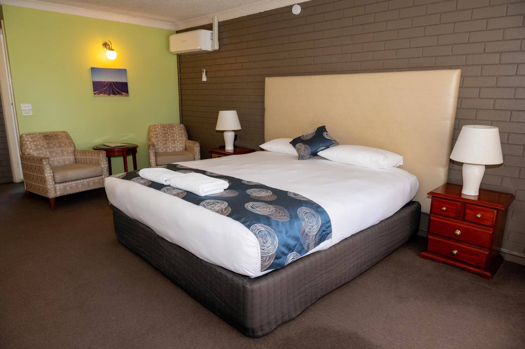 Tumut Valley Motel Pet Friendly Dış mekan fotoğraf