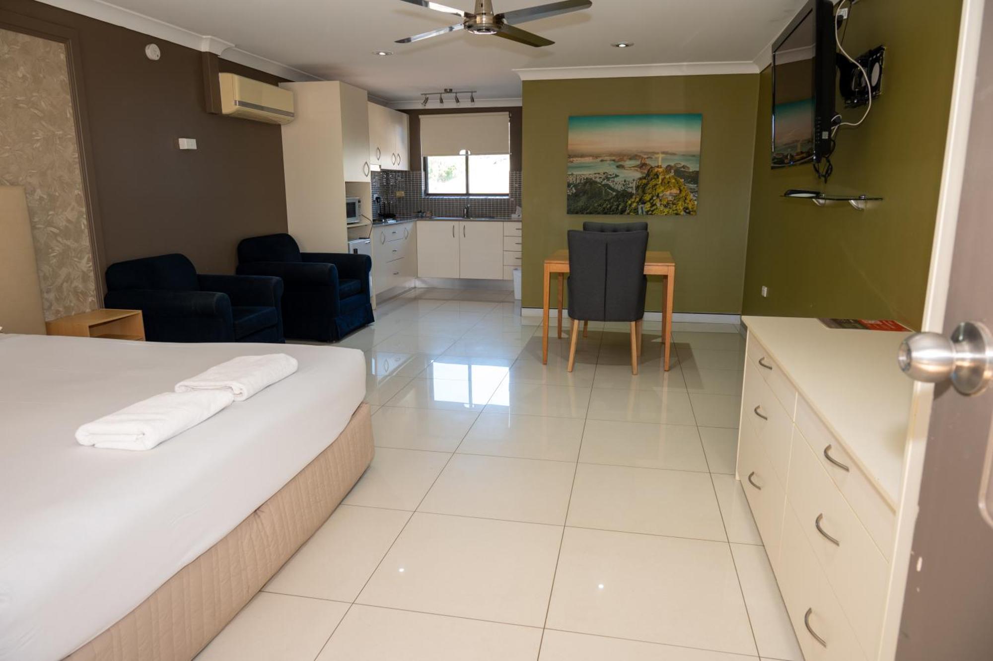 Tumut Valley Motel Pet Friendly Dış mekan fotoğraf