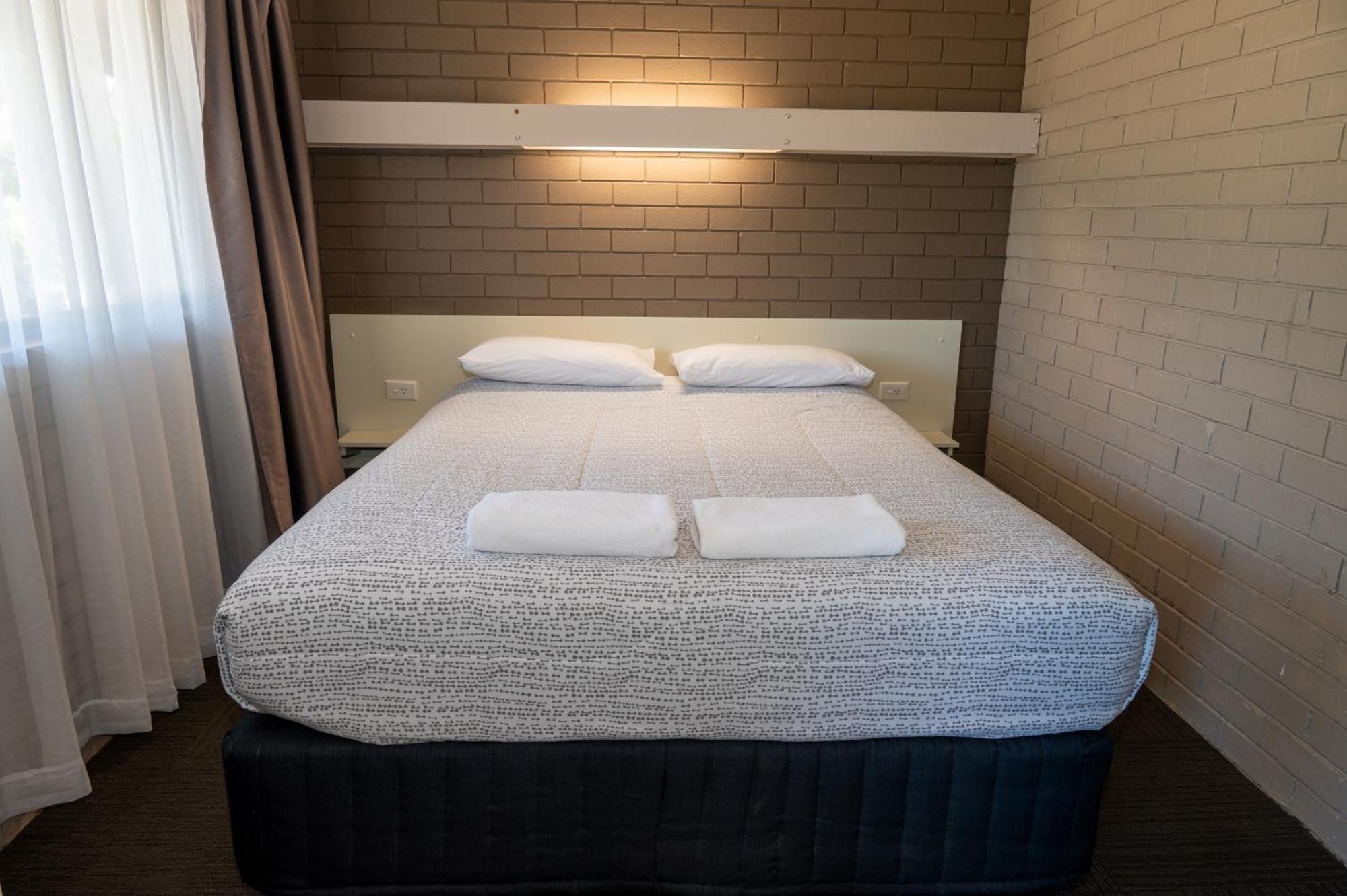 Tumut Valley Motel Pet Friendly Dış mekan fotoğraf