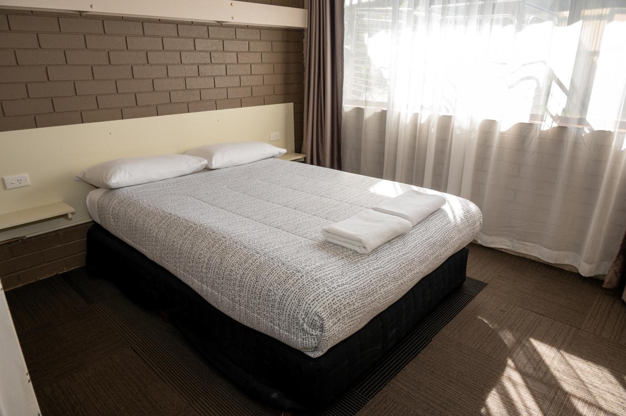 Tumut Valley Motel Pet Friendly Dış mekan fotoğraf
