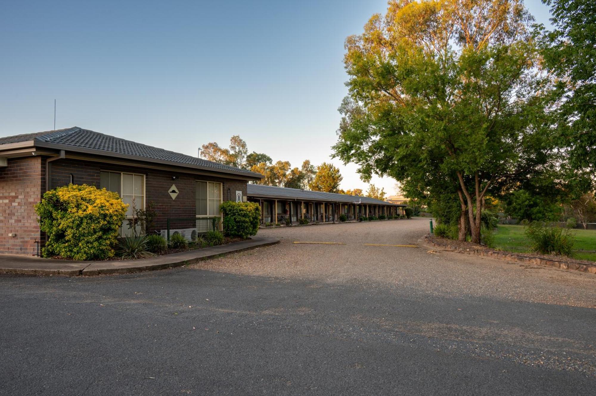 Tumut Valley Motel Pet Friendly Dış mekan fotoğraf