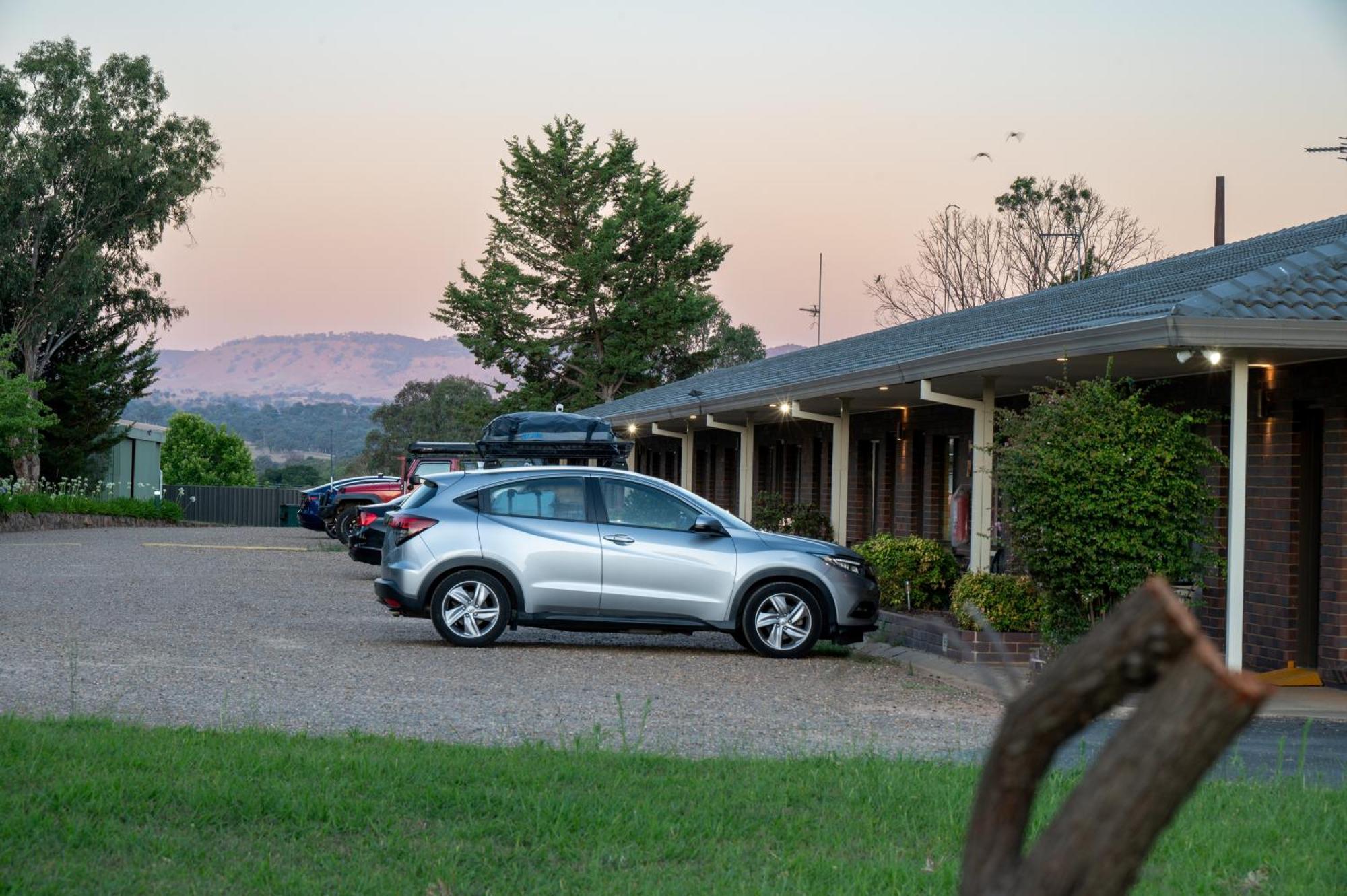 Tumut Valley Motel Pet Friendly Dış mekan fotoğraf
