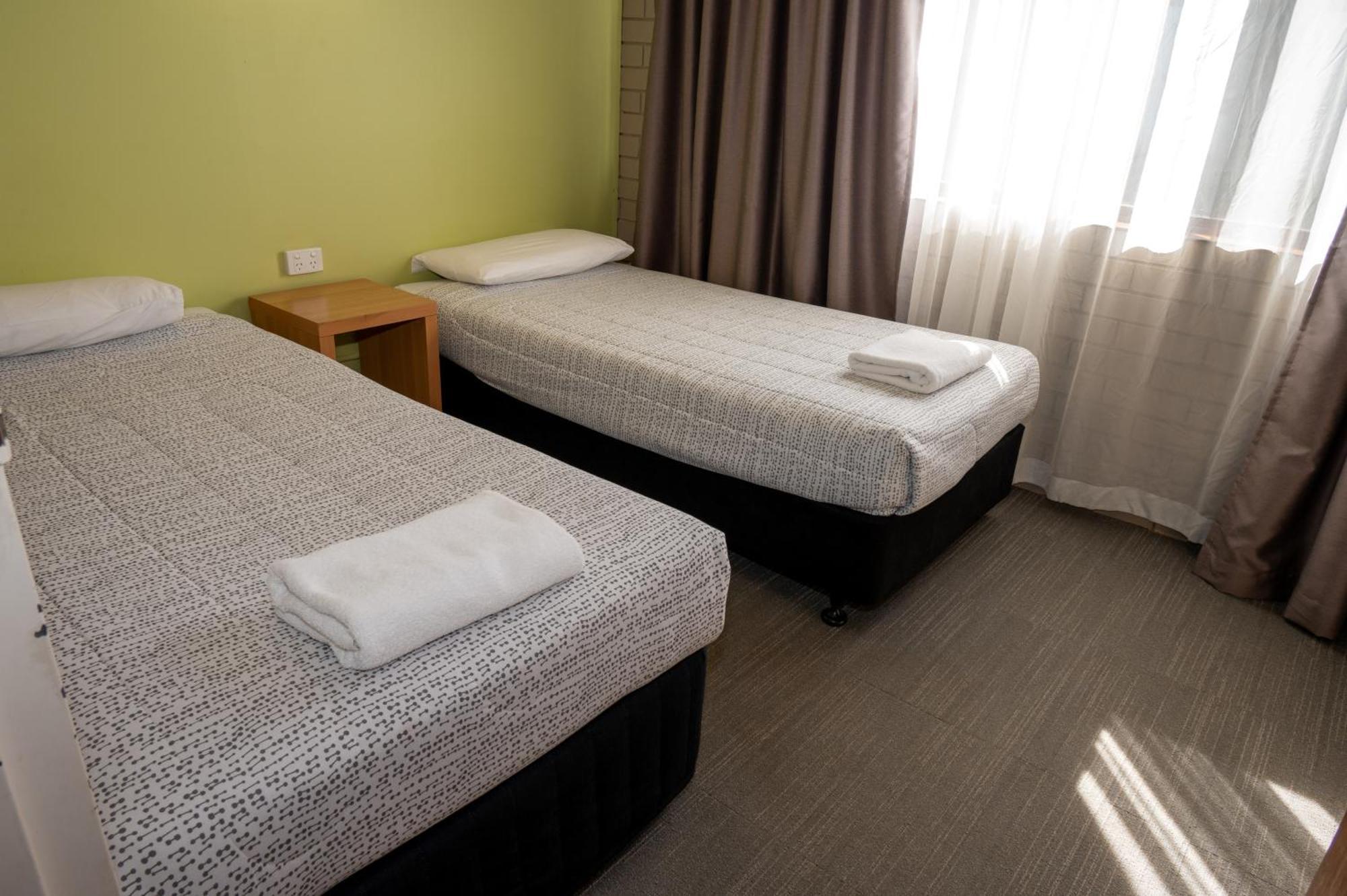 Tumut Valley Motel Pet Friendly Dış mekan fotoğraf