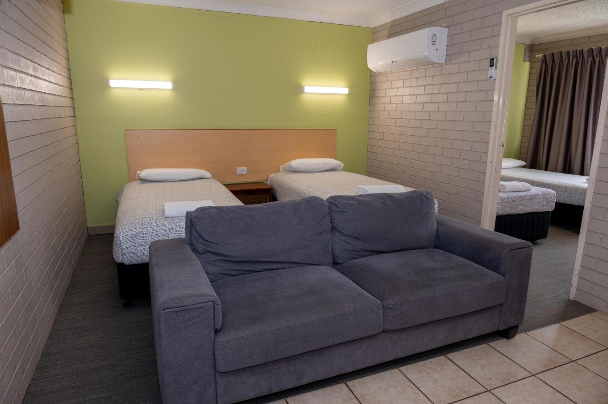 Tumut Valley Motel Pet Friendly Dış mekan fotoğraf