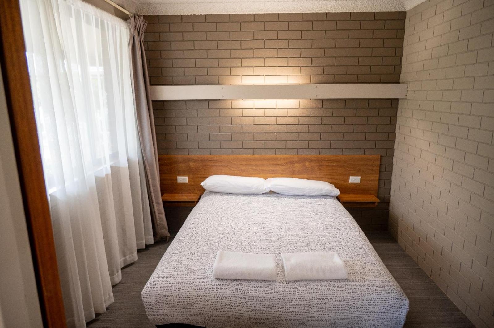 Tumut Valley Motel Pet Friendly Dış mekan fotoğraf
