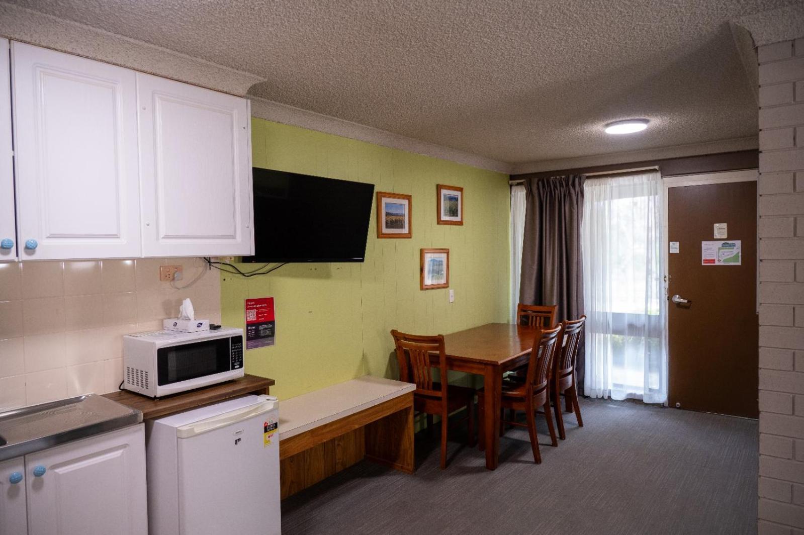 Tumut Valley Motel Pet Friendly Dış mekan fotoğraf