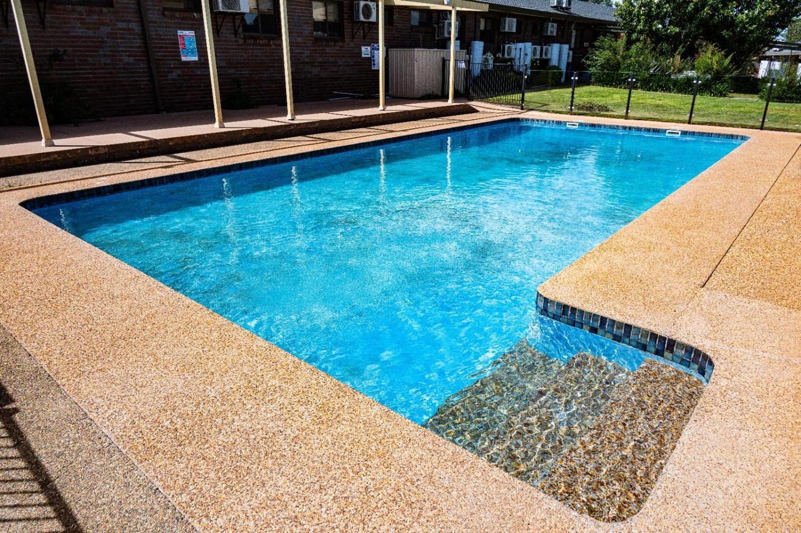 Tumut Valley Motel Pet Friendly Dış mekan fotoğraf