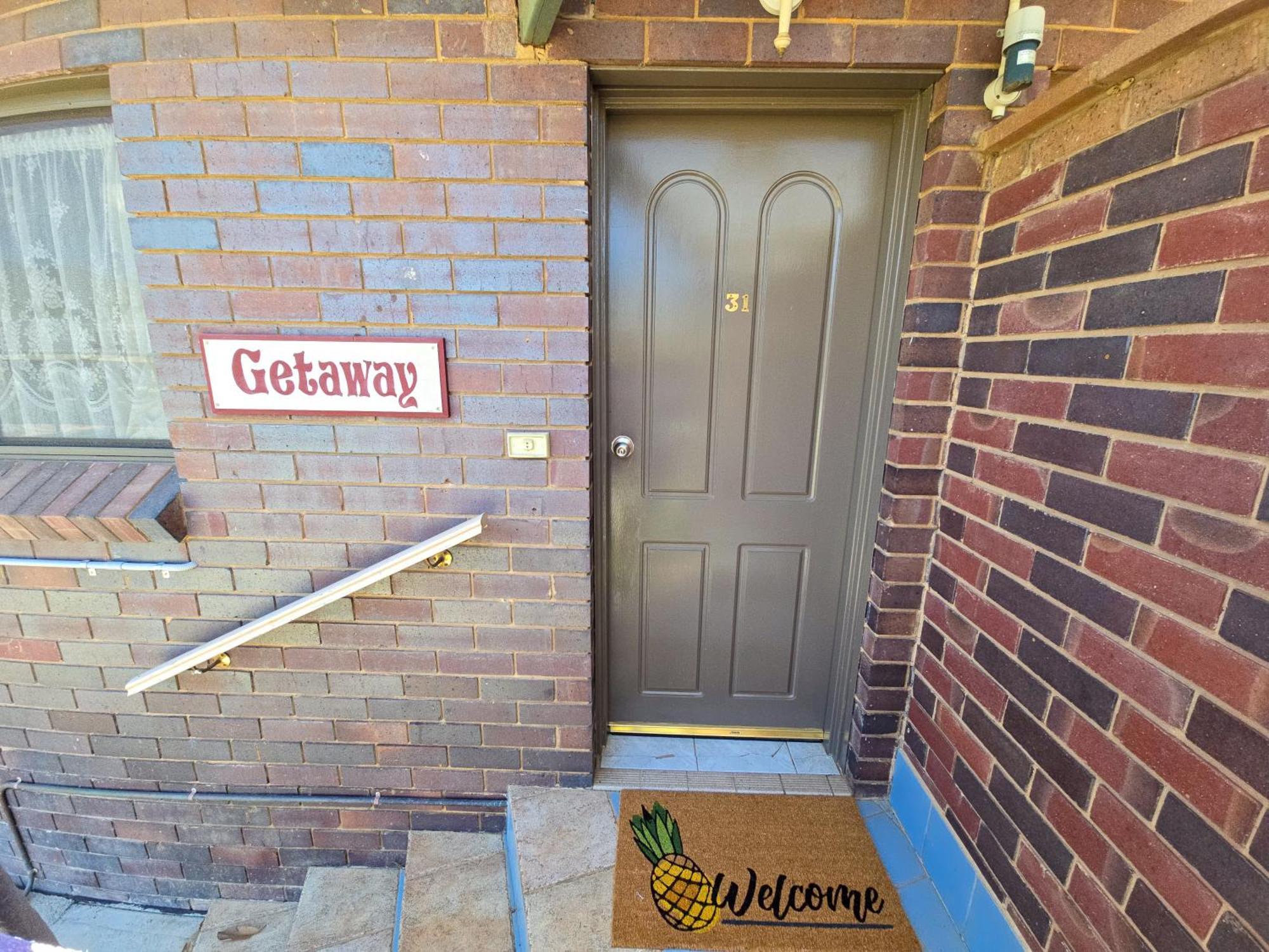 Tumut Valley Motel Pet Friendly Dış mekan fotoğraf