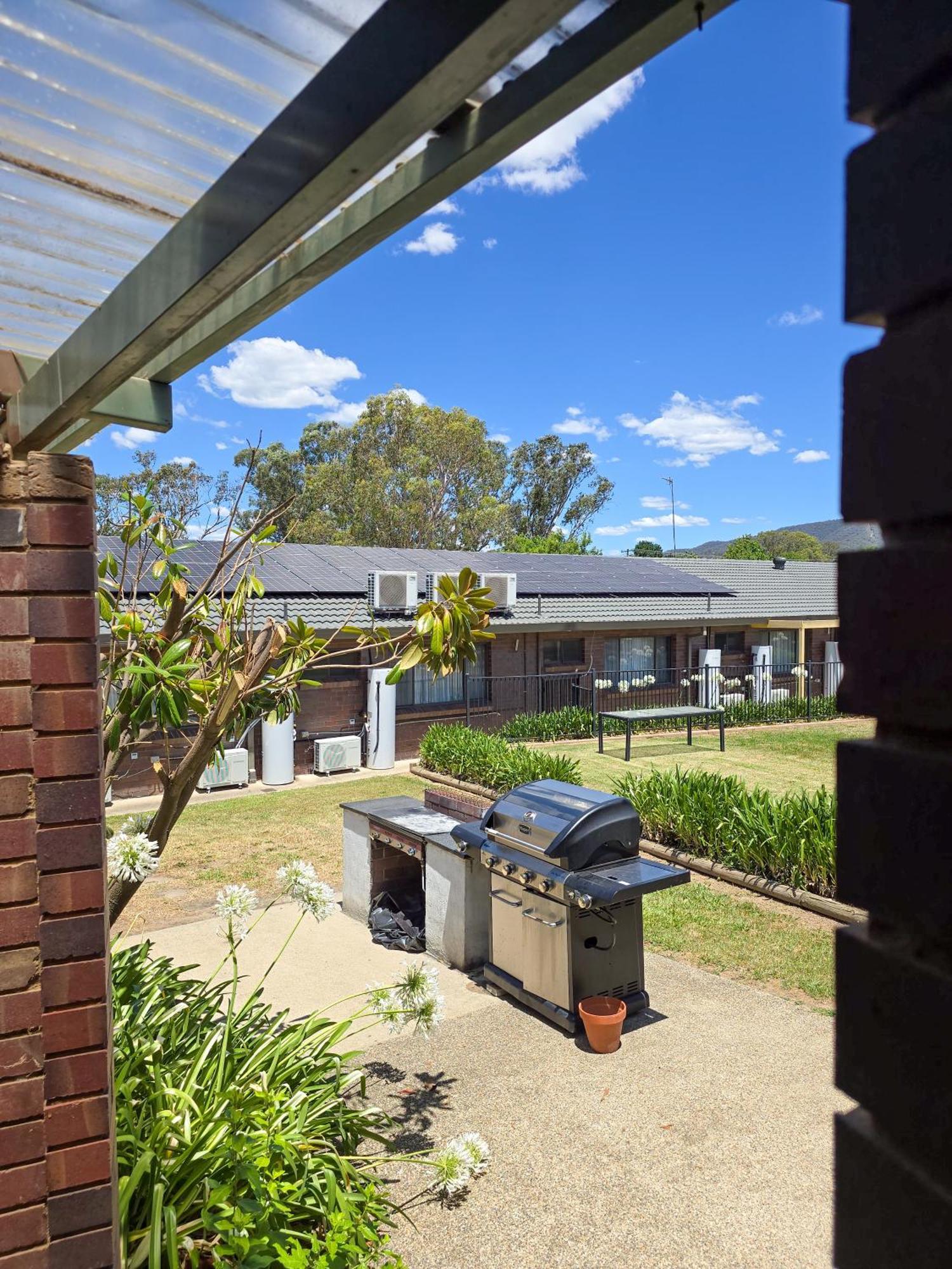 Tumut Valley Motel Pet Friendly Dış mekan fotoğraf