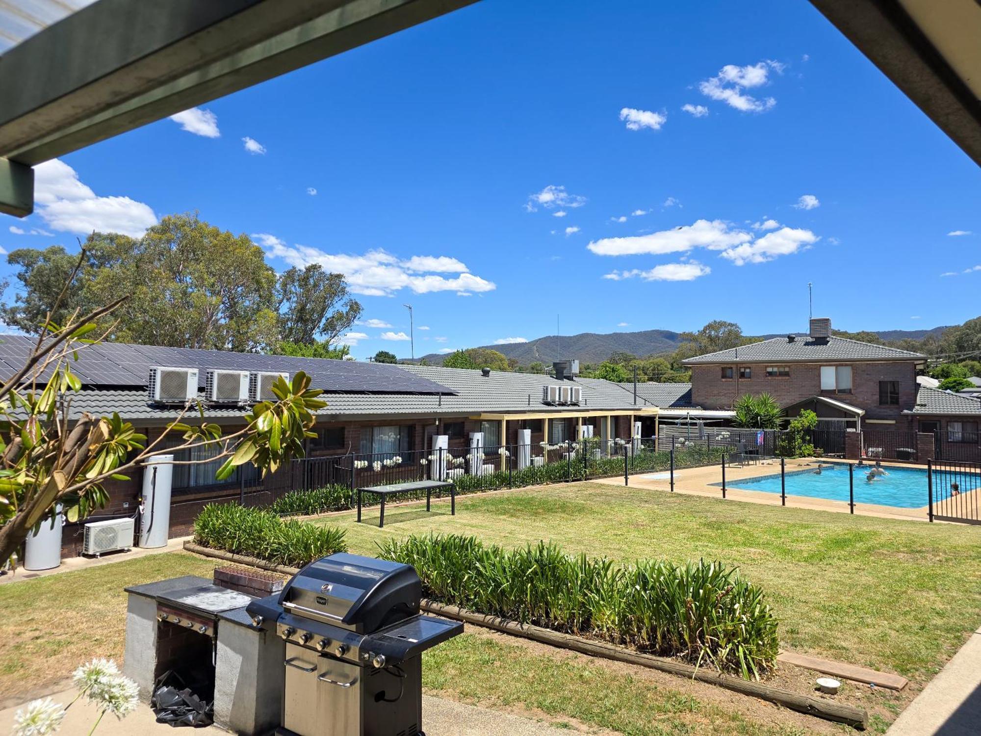 Tumut Valley Motel Pet Friendly Dış mekan fotoğraf