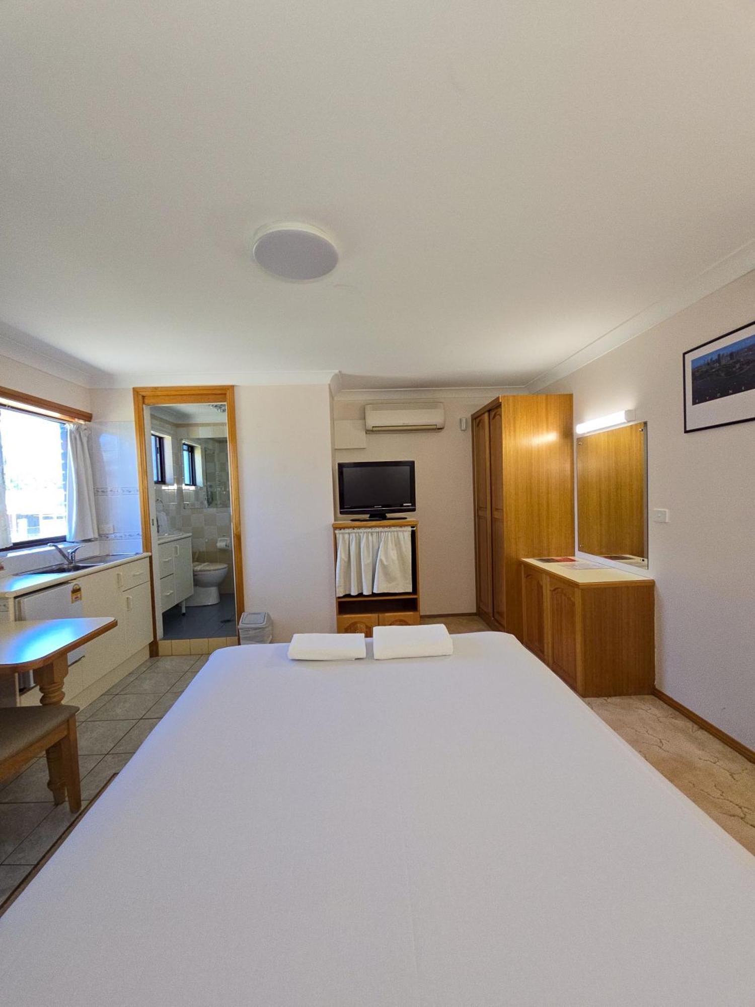 Tumut Valley Motel Pet Friendly Dış mekan fotoğraf