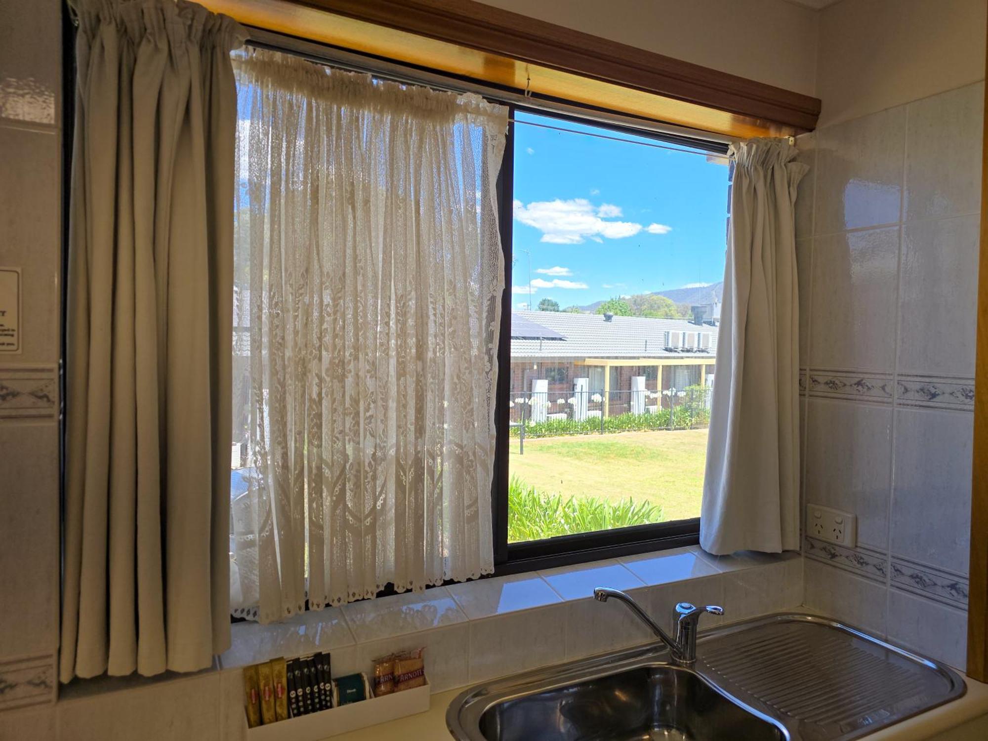 Tumut Valley Motel Pet Friendly Dış mekan fotoğraf