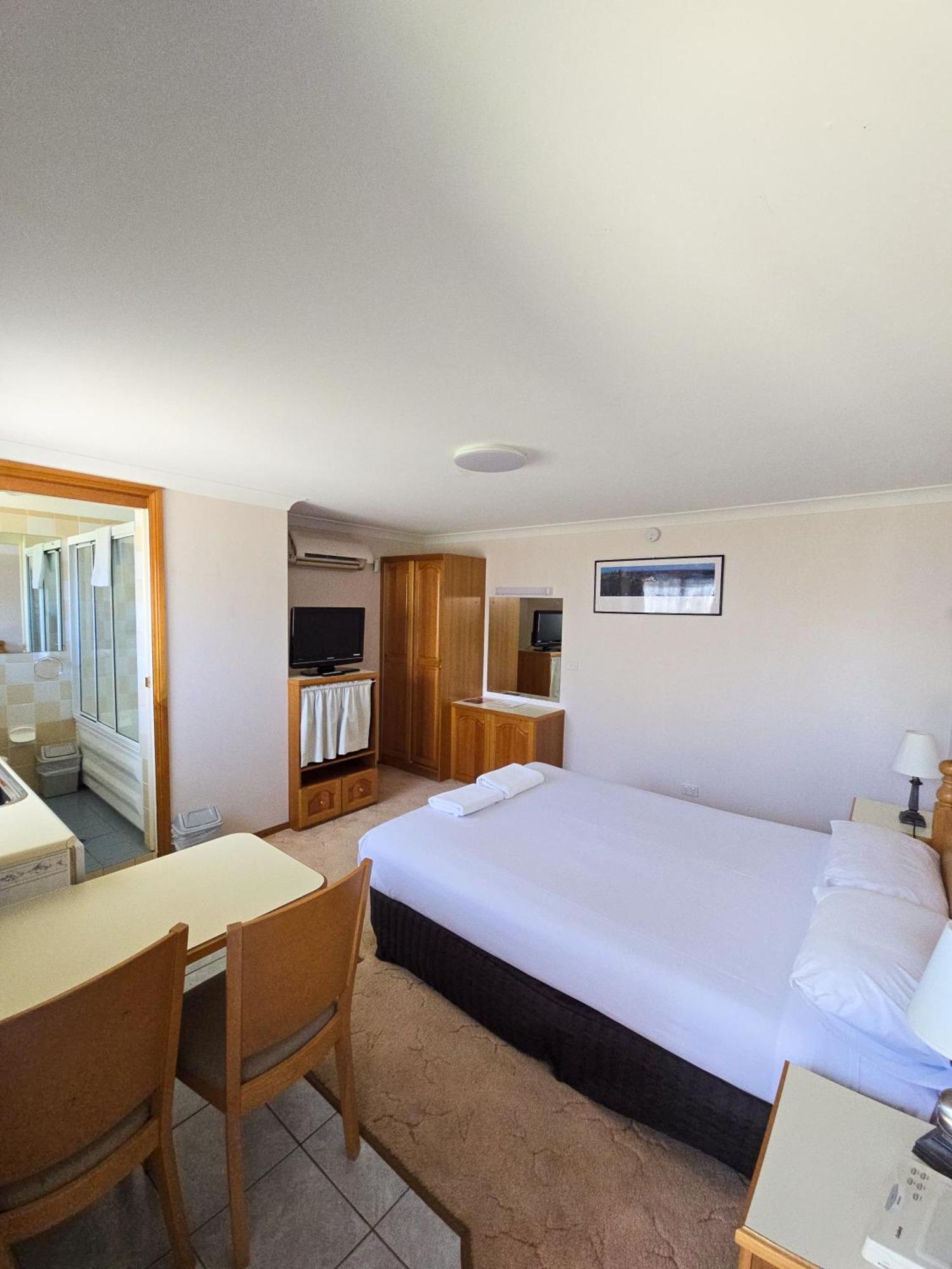 Tumut Valley Motel Pet Friendly Dış mekan fotoğraf