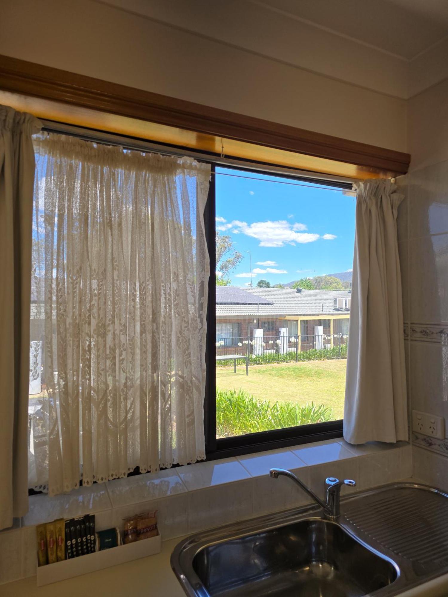 Tumut Valley Motel Pet Friendly Dış mekan fotoğraf