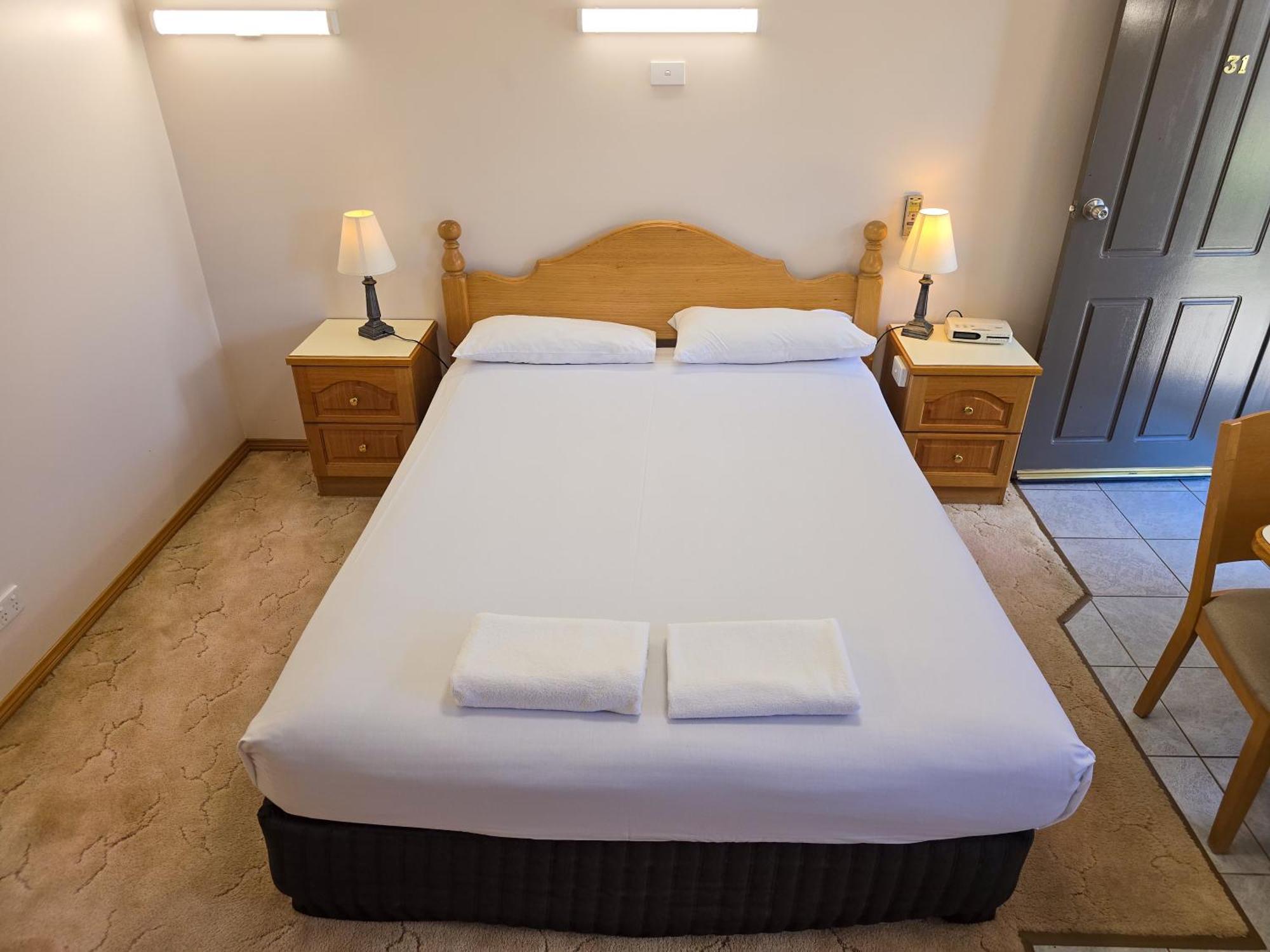 Tumut Valley Motel Pet Friendly Dış mekan fotoğraf