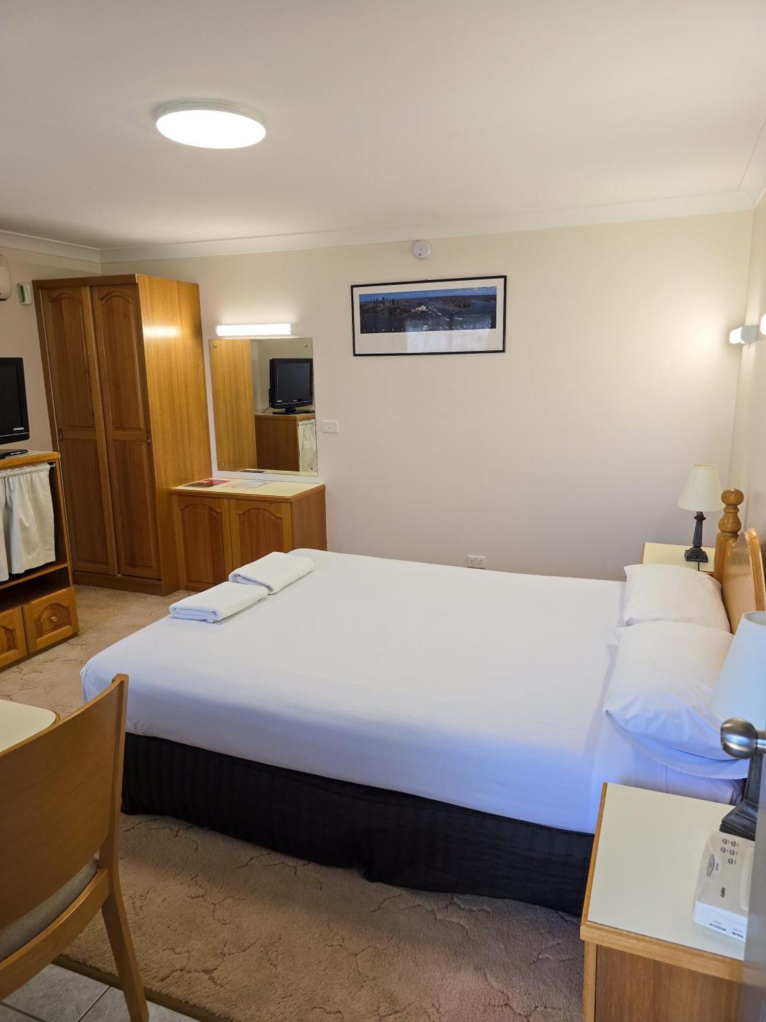 Tumut Valley Motel Pet Friendly Dış mekan fotoğraf
